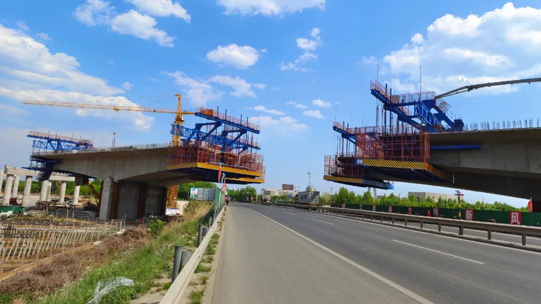 Weifang Qingdao Expressway Weihe Bridge Cantilever Form Traveler Project (en inglés)