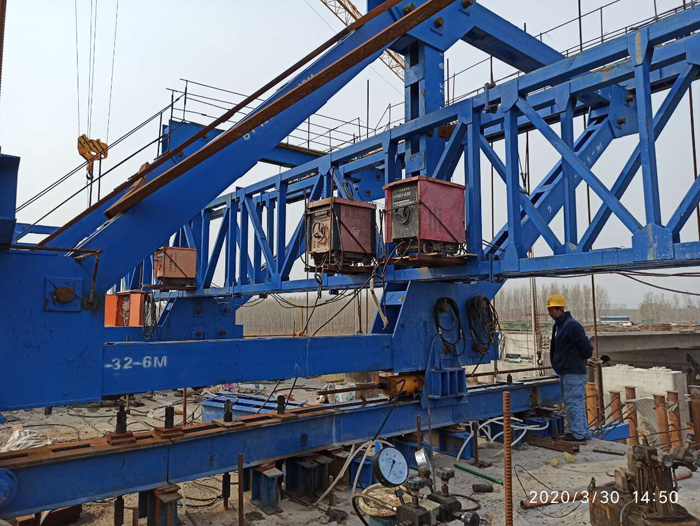 Guizhou Heliv Express Way Cast in situ beam-Cantilever Form Traveler Boyoun