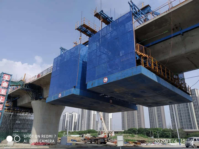 Guangzhou Moyangjiang puente de puente fundido in situ beam-Cantilever forma Traveler Boyoun