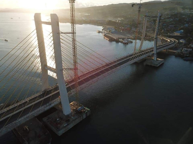 La aplicación de la fuerza de tensión en la construcción de carreteras y puentes