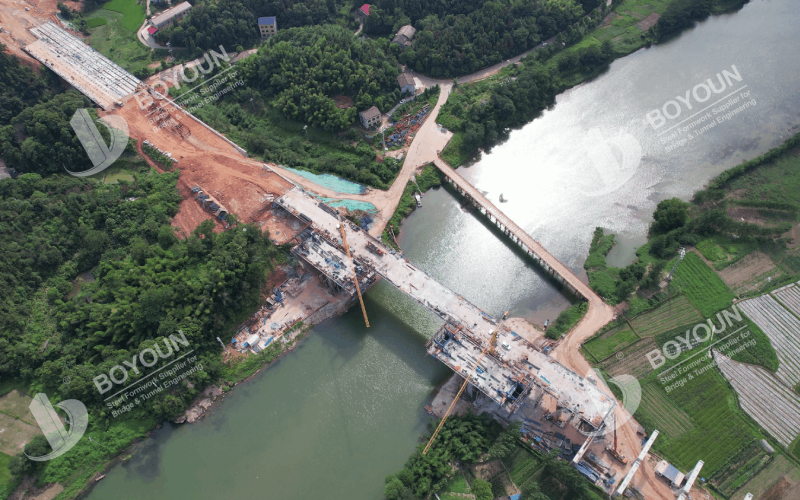 Forma voladizo del proyecto Traveler para el puente Lu River Expressway en Lilou