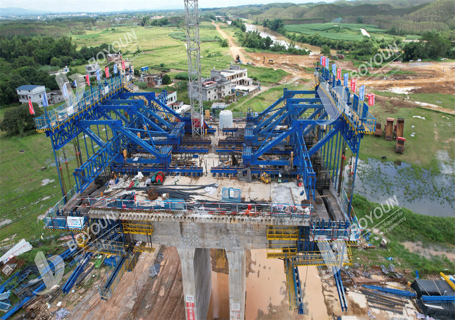 Forma voladizo del viajero con un vano principal de más de 200 metros