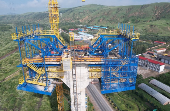 Single Box Single Cell Cantilever Form Traveler (en inglés)