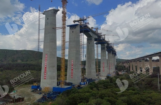 Construcción prefabricada de muelle de columna y muelle de la tapa en viaducto de montaña