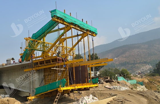 Control lineal en la construcción de viajeros en voladizo para la ingeniería de puentes