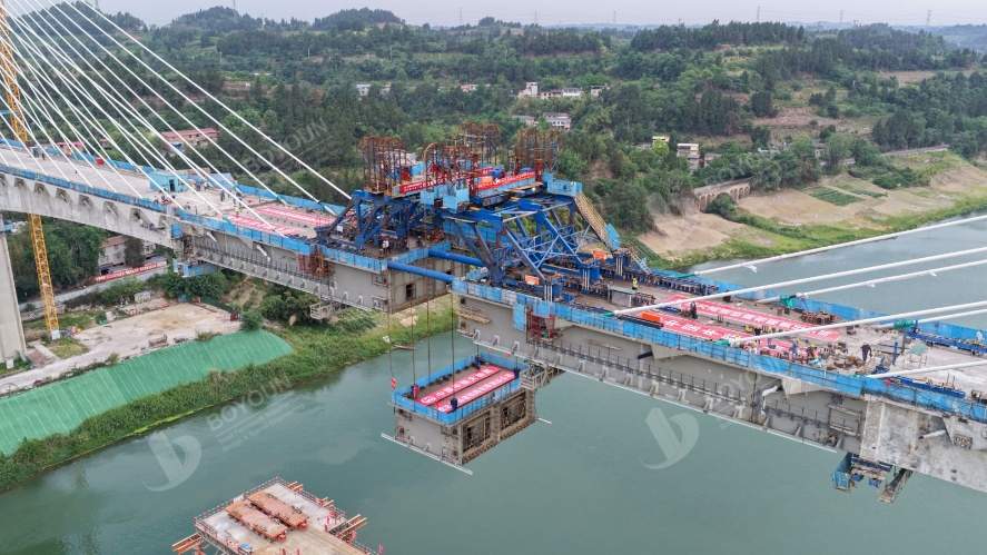 El ferrocarril de alta velocidad de Chengdu-Dazhou-Wanzhou, el Mega puente del río Tuojiang, completa el cierre
